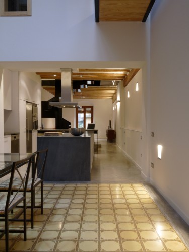 Can Badia House Renovation / Saizverdoux Arquitectos