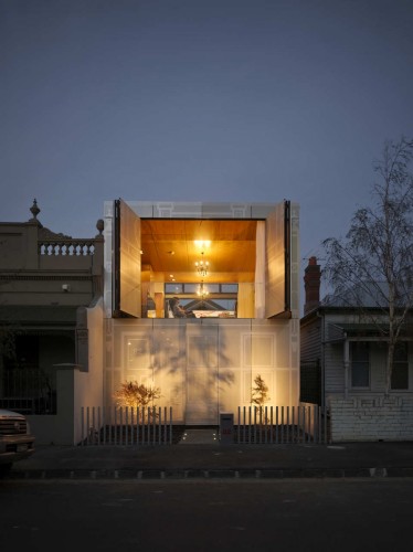 Perforated House / Kavellaris Urban Design