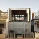 Perforated House / Kavellaris Urban Design Perforated House / Kavellaris Urban Design © Kavellaris Urban Design