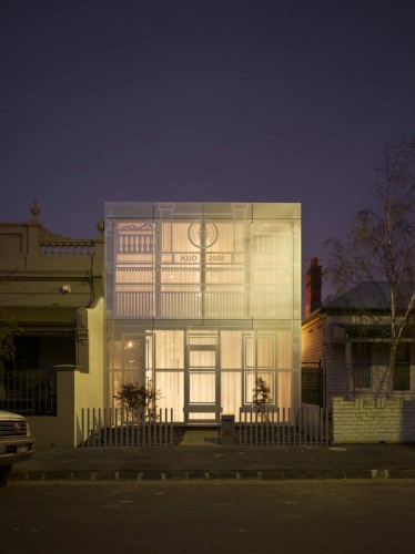Perforated House / Kavellaris Urban Design