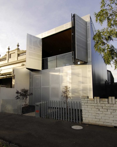 Perforated House / Kavellaris Urban Design