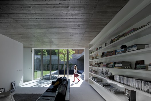Santa Isabel House / Ricardo Bak Gordon