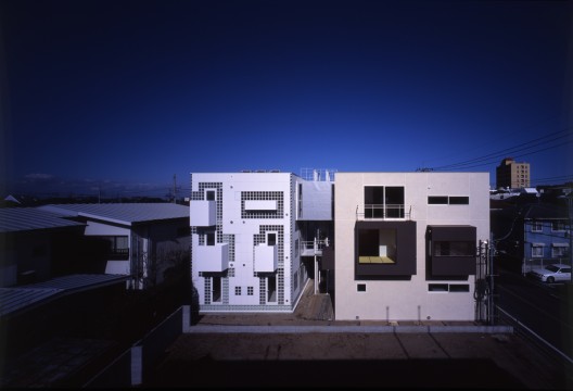 Twin Bricks / Atelier Tekuto