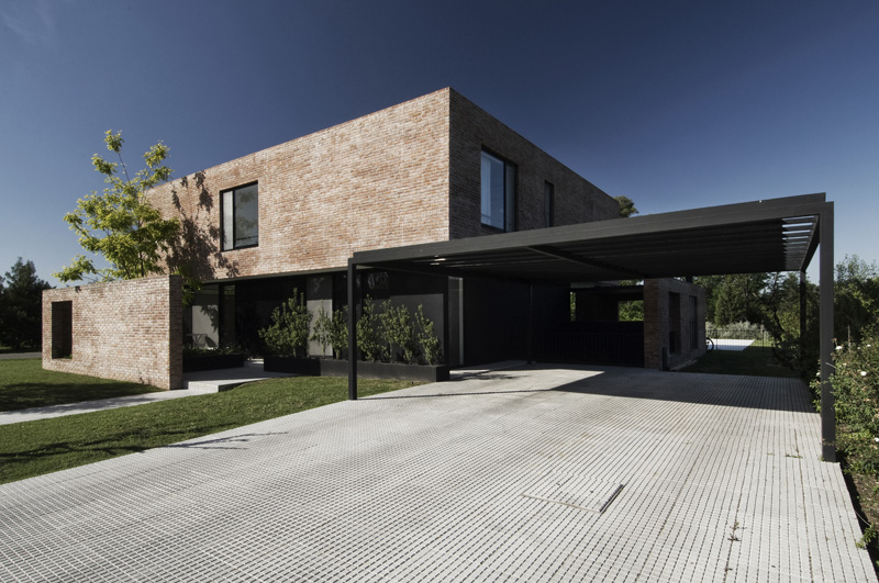 MYP House / Estudio BaBO