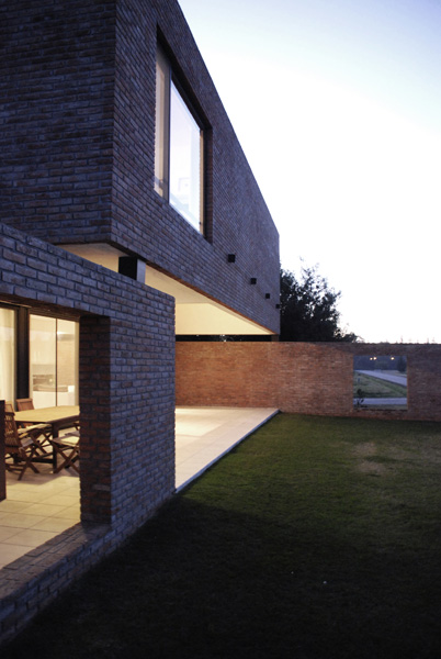 MYP House / Estudio BaBO