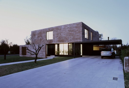 MYP House / Estudio BaBO