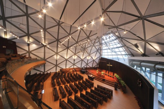 Church of Suan-Lien Center for the Elderly / J.J.Pan & Partners