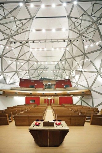 Church of Suan-Lien Center for the Elderly / J.J.Pan & Partners