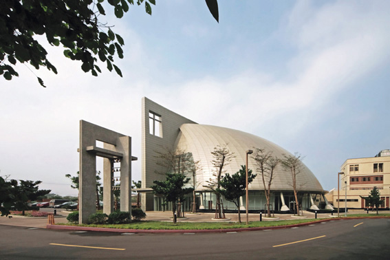 Church of Suan-Lien Center for the Elderly / J.J. Pan & Partners