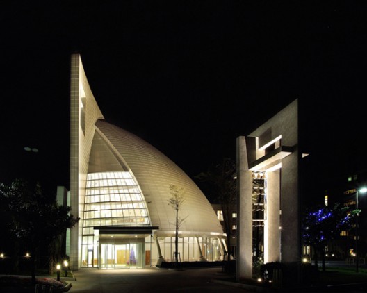 Church of Suan-Lien Center for the Elderly / J.J.Pan & Partners