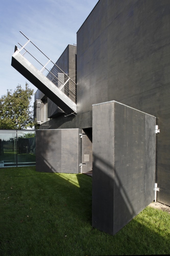 Safe House / KWK Promes