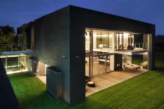 Safe House / KWK Promes