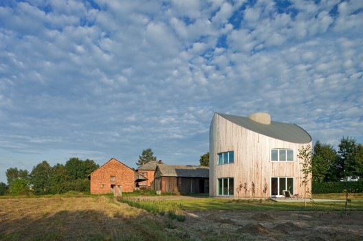 Standard House / KWK Promes
