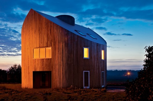 Standard House / KWK Promes