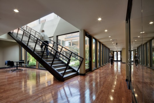 Clyde F. Barker Penn Transplant House / Rafael Viñoly Architects