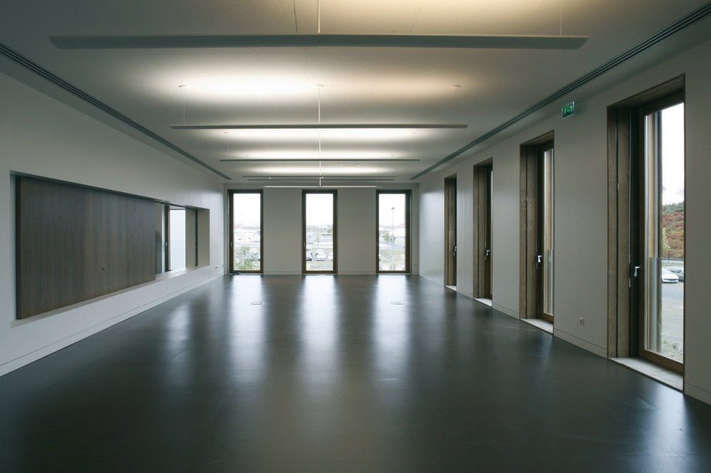 Seine-Amont Site Management Offices /  aasb_agence d’architecture suzelbrout