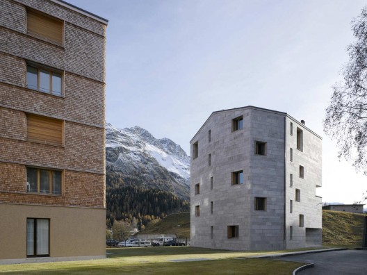 Apartment Building Buff / Pablo Horváth