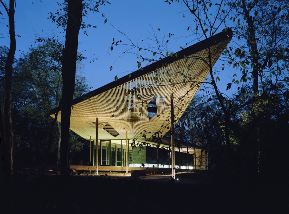 The Ruth Lilly Visitors Pavilion / Marlon Blackwell Architect