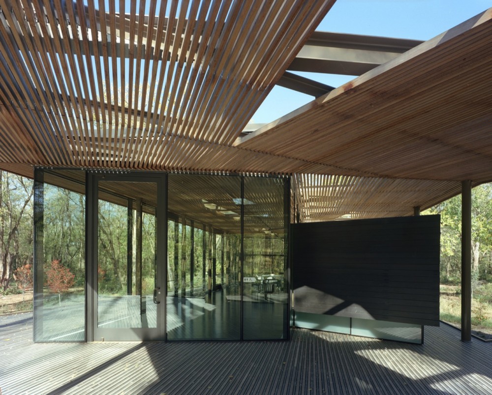 The Ruth Lilly Visitors Pavilion / Marlon Blackwell Architect
