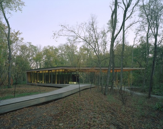 The Ruth Lilly Visitors Pavilion / Marlon Blackwell Architect