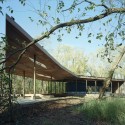 The Ruth Lilly Visitors Pavilion / Marlon Blackwell Architect © Timothy Hursley