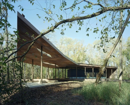 The Ruth Lilly Visitors Pavilion / Marlon Blackwell Architect