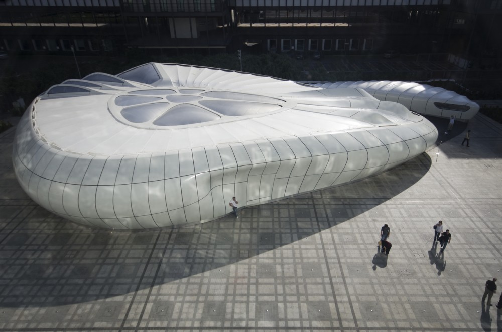 Chanel Mobile Art Pavilion / Zaha Hadid Architects