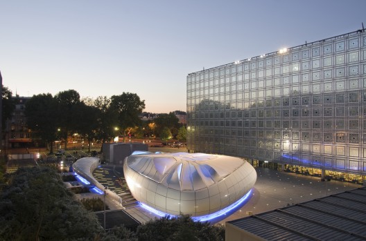Chanel Mobile Art Pavilion / Zaha Hadid Architects
