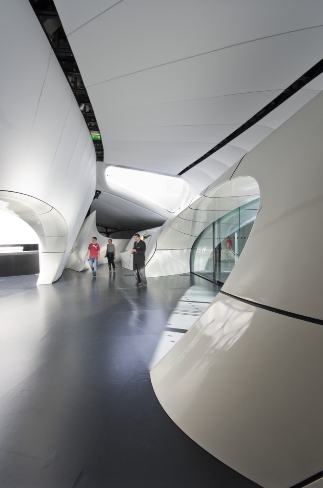 Chanel Mobile Art Pavilion / Zaha Hadid Architects