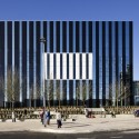 Corby Cube: Civic Hub and Arts Centre / Hawkins\Brown Corby Cube: Civic Hub and Arts Centre / Hawkins\Brown © Tim Crocker