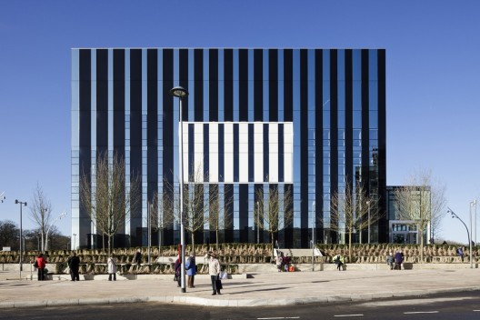 Corby Cube: Civic Hub and Arts Centre / Hawkins\Brown