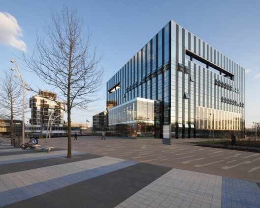 Corby Cube: Civic Hub and Arts Centre / Hawkins\Brown