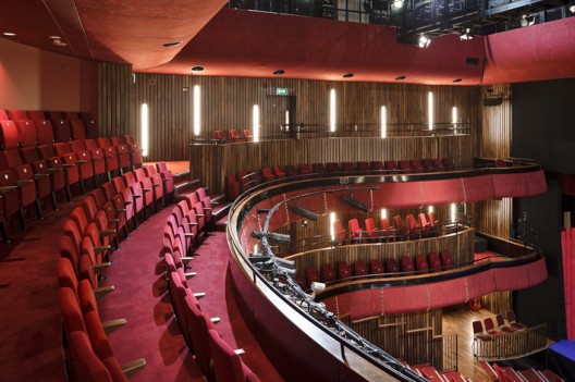 Corby Cube: Civic Hub and Arts Centre / Hawkins\Brown