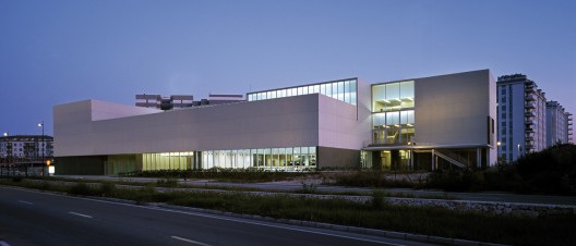 Library and Document Center / Peñín Architects