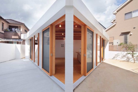 Kokura Tanaka House / Akinari Tanaka + POI + Nawakenjimu + Lapin