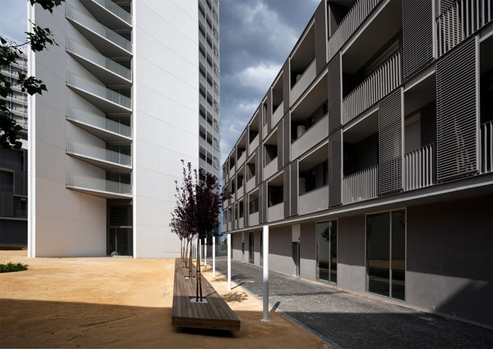 Parc Central Social Housing Building / OAB + Peñín Architects