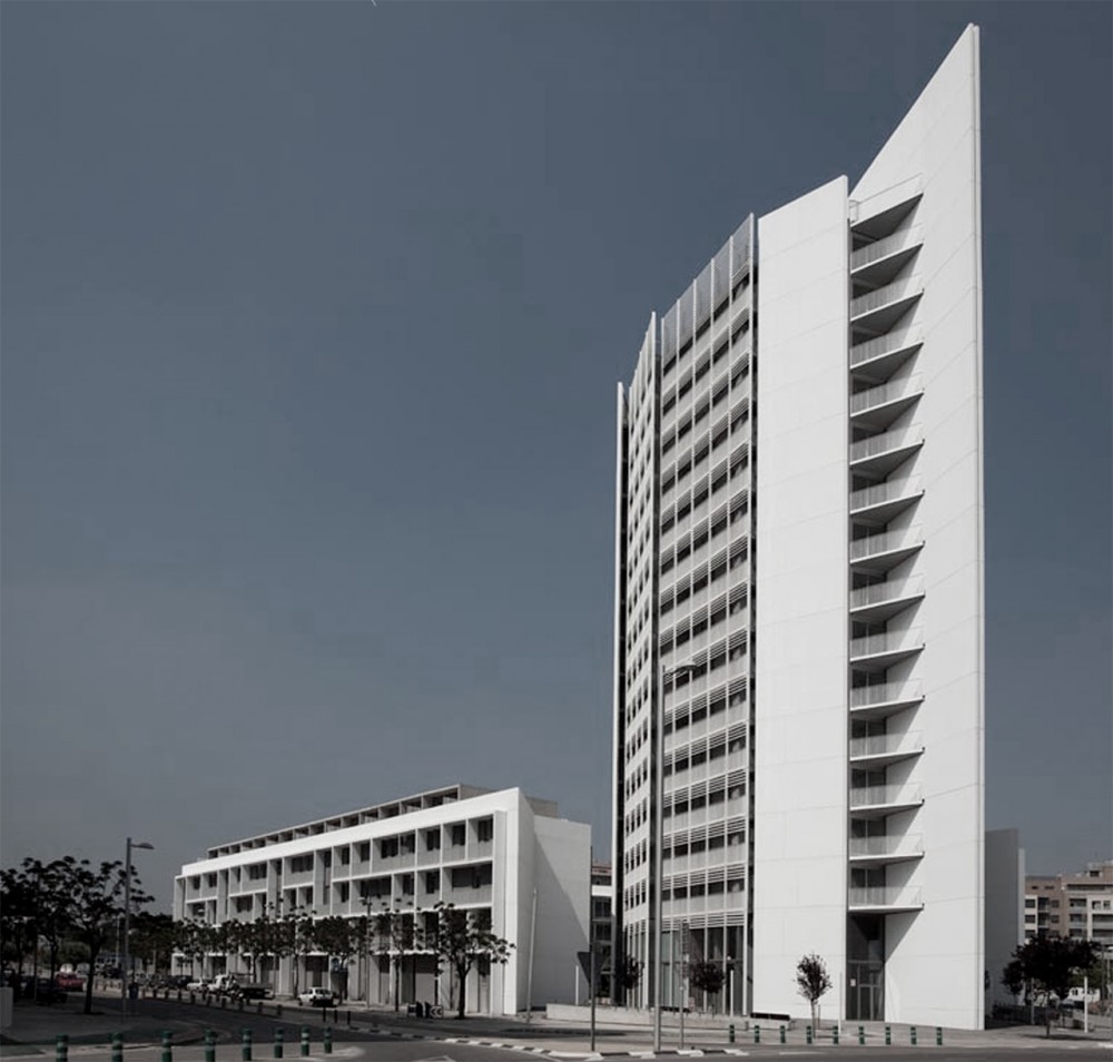 Parc Central Social Housing Building / OAB + Peñín Architects