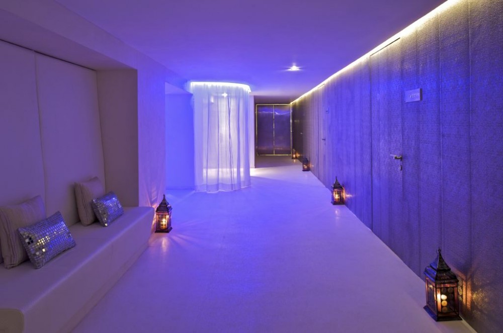 Aura Spa at the Park Hotel / Khosla Associates