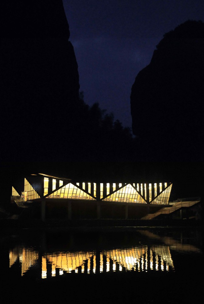 Tianmen Mountain Restaurant / Liu Chongxiao