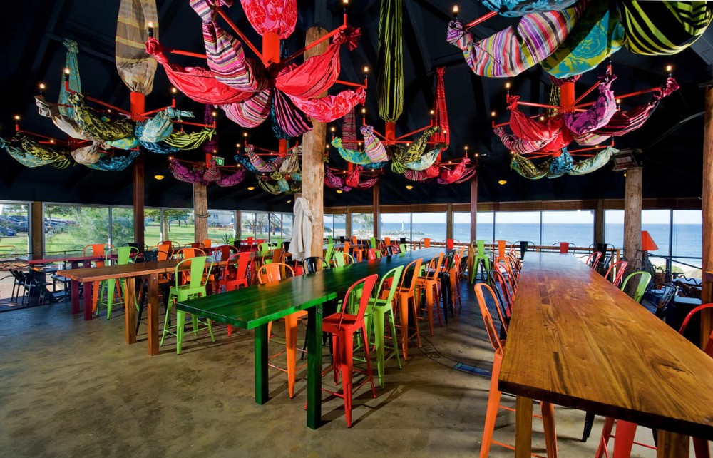 Clancy’s Fish Bar City Beach / Paul Burnham Architect