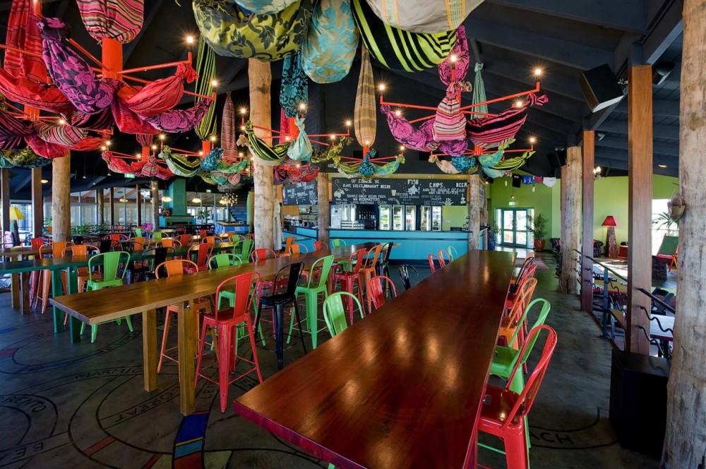 Clancy’s Fish Bar City Beach / Paul Burnham Architect