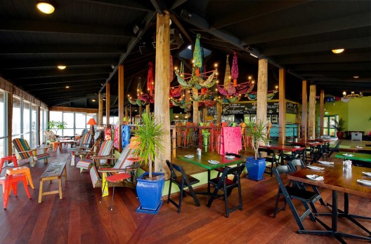 Clancy's Fish Bar City Beach / Paul Burnham Architect