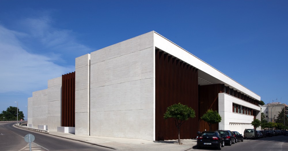 Seniors Residence and San José Chapel / Peñín Architects