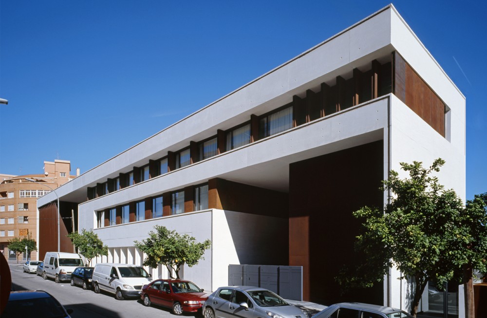 Seniors Residence and San José Chapel / Peñín Architects