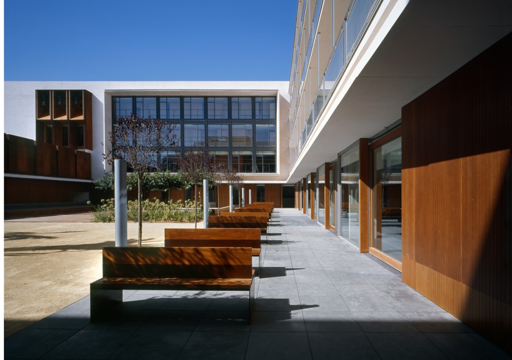 Seniors Residence and San José Chapel / Peñín Architects