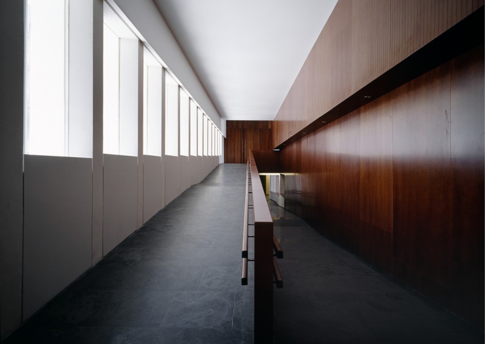 Seniors Residence and San José Chapel / Peñín Architects