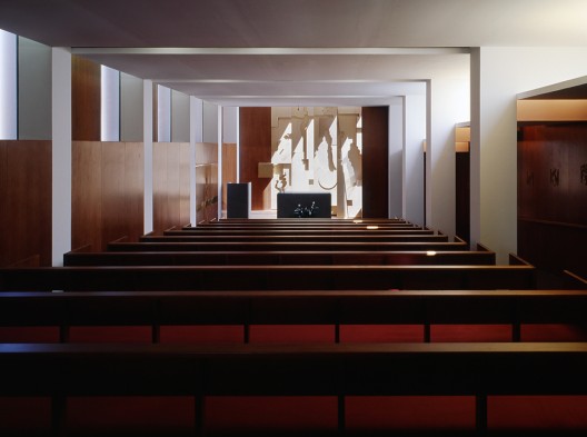 Seniors Residence and San José Chapel / Peñín Architects