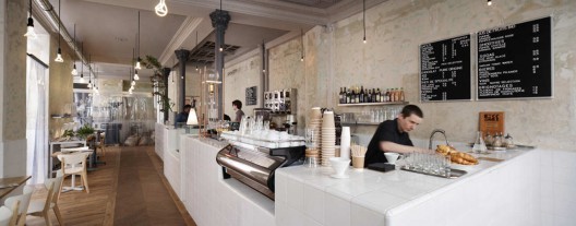 Coutume Café 47 Rue De Babylone / CUT Architectures