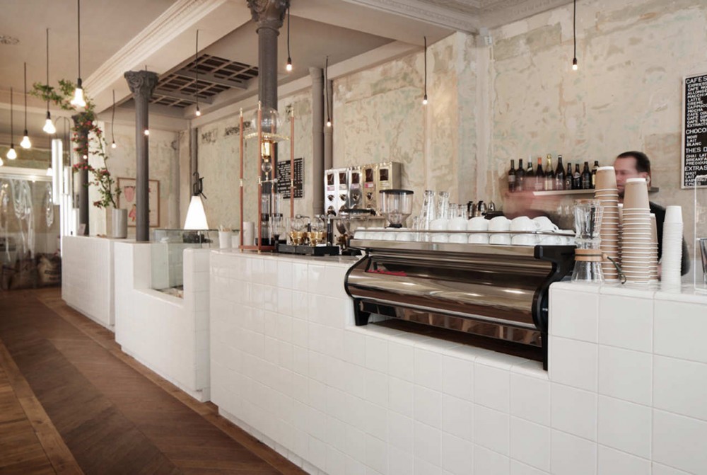 Coutume Café 47 Rue De Babylone / CUT Architectures