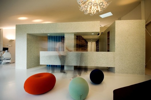 Owari Orthodontic Office / Akinari Tanaka + POI + Nawakenjimu + Lapin